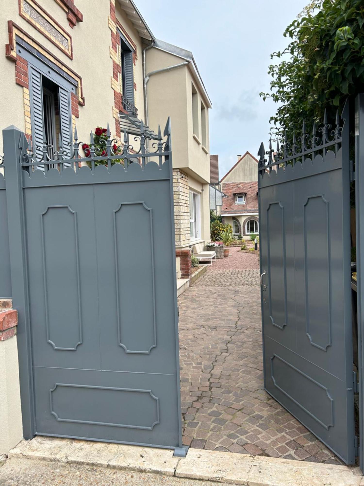 Le Carre Courtois Apartment Luisant Exterior photo